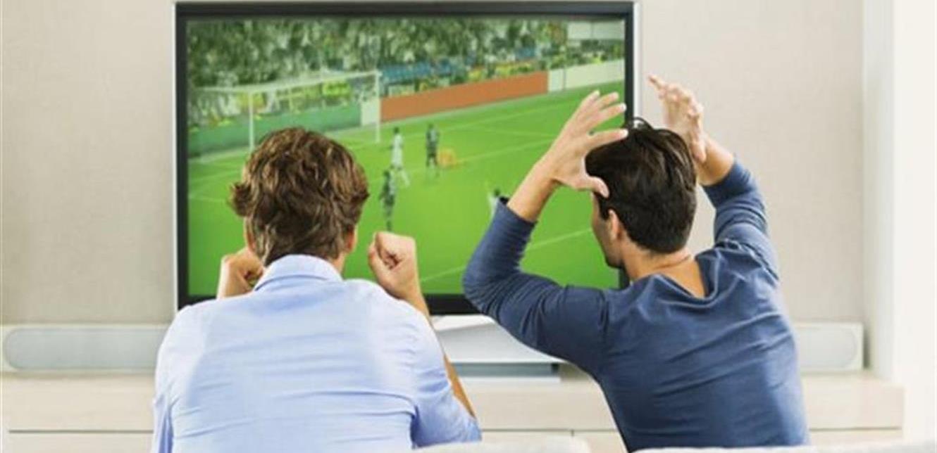 دراسة حديثة تكشف عن فائدة صحية غير متوقعة لمشاهدة كرة القدم!