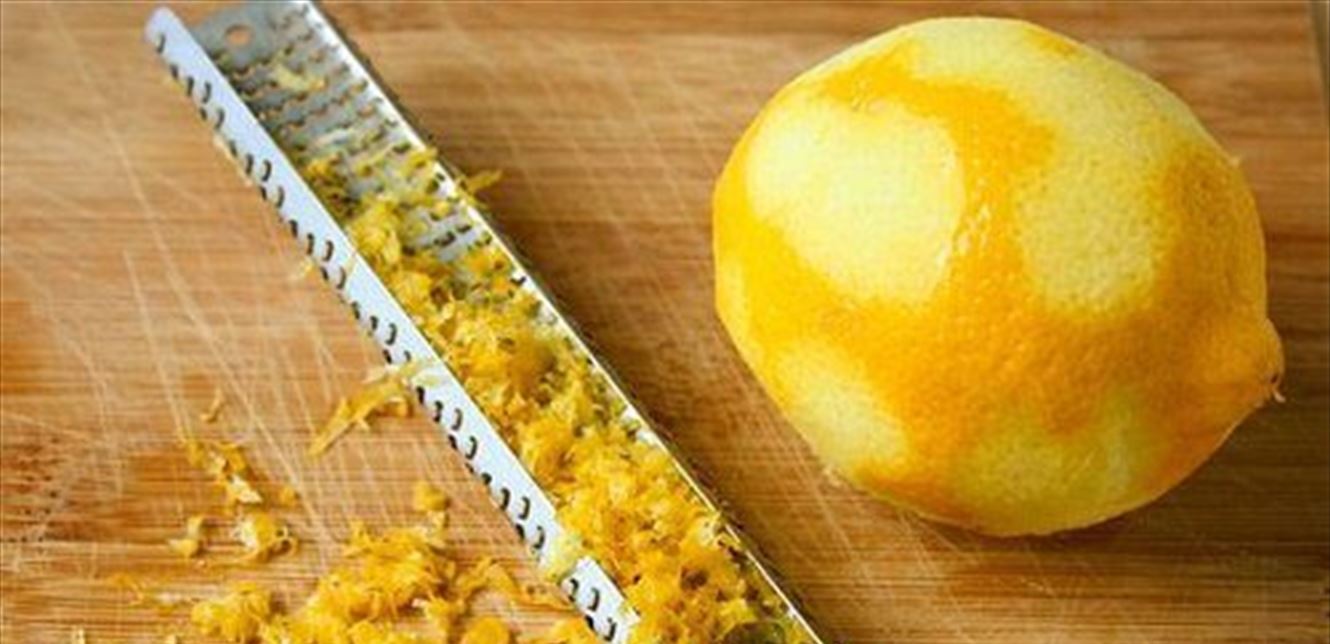 فوائد كثيرة لإضافة قشر الليمون إلى أطباقكم