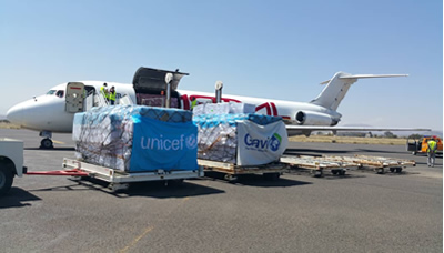 شحنة مساعدات طبية جديدة تصل مطار صنعاء الدولي