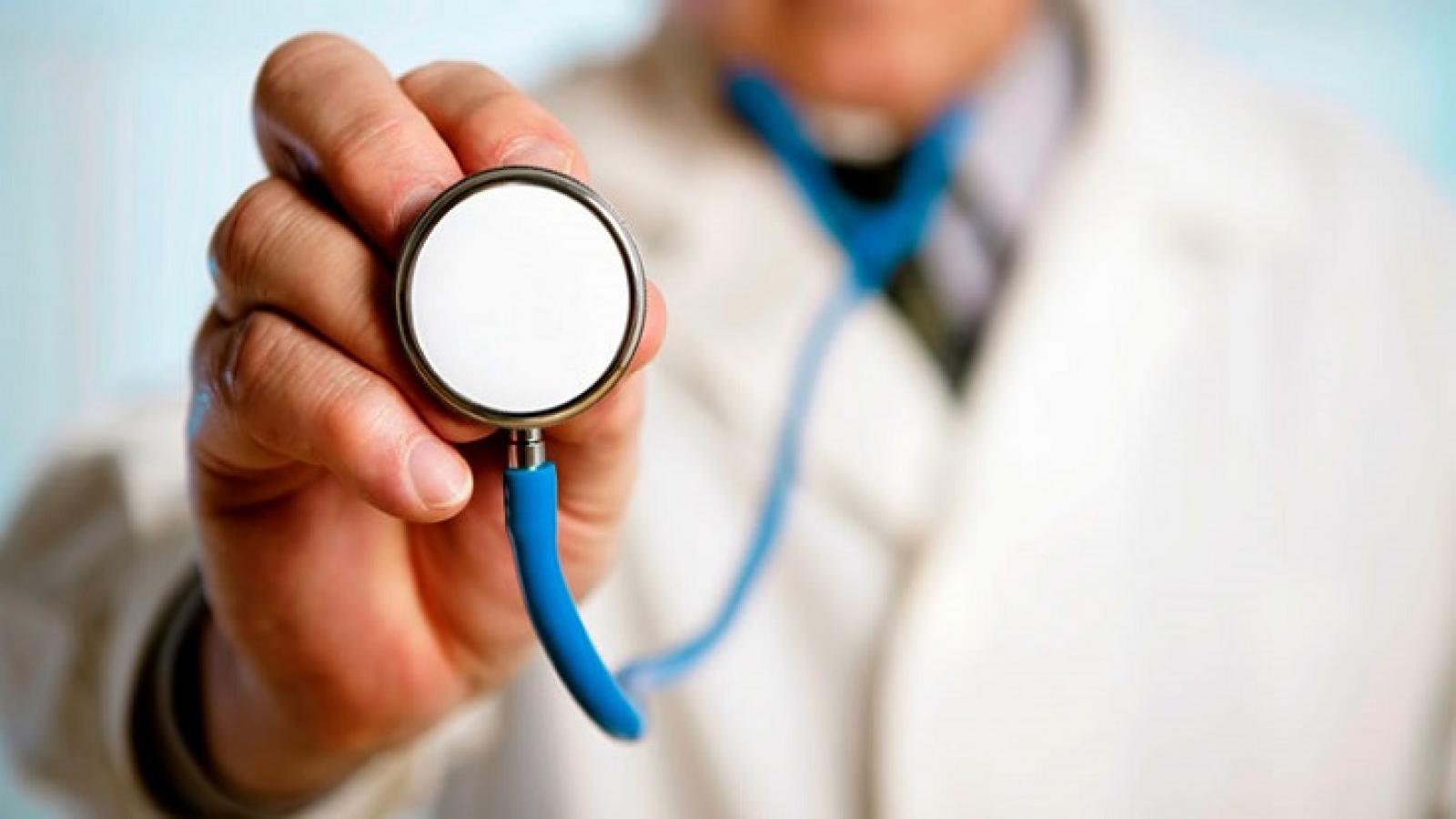 وزير الصحة يفتتح مخيم جراحة المناظير بمستشفى السبعين بالأمانة