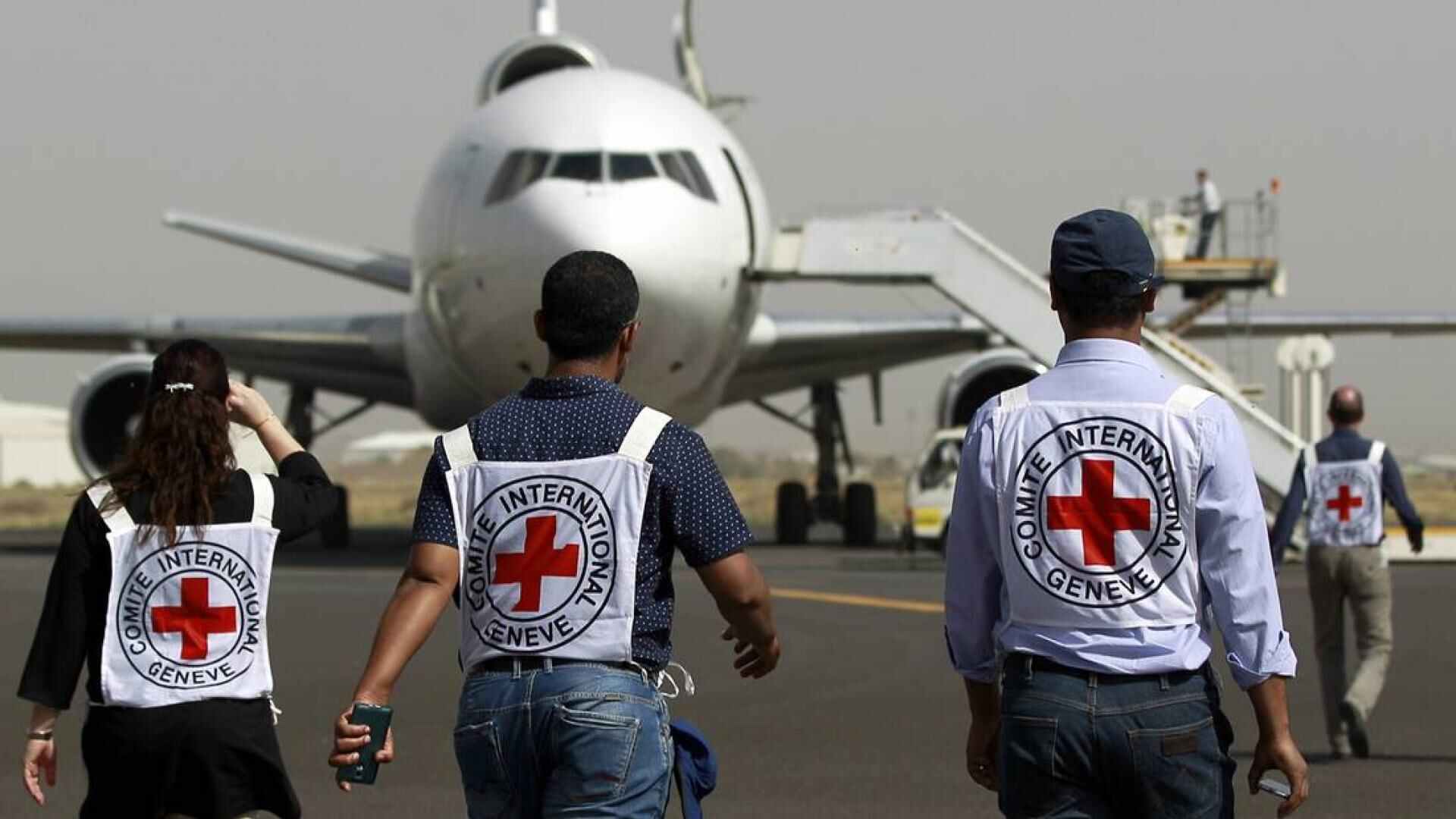 طائرة عملاقة تصل مطار صنعاء.. الطبية تكشف الأسباب!