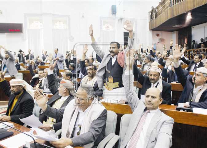 الراعي يتعهد بتصويت اعضاء البرلمان على توجيهات السياسي والوزراء.. والمواطنون في صنعاء يترقبون بقلق