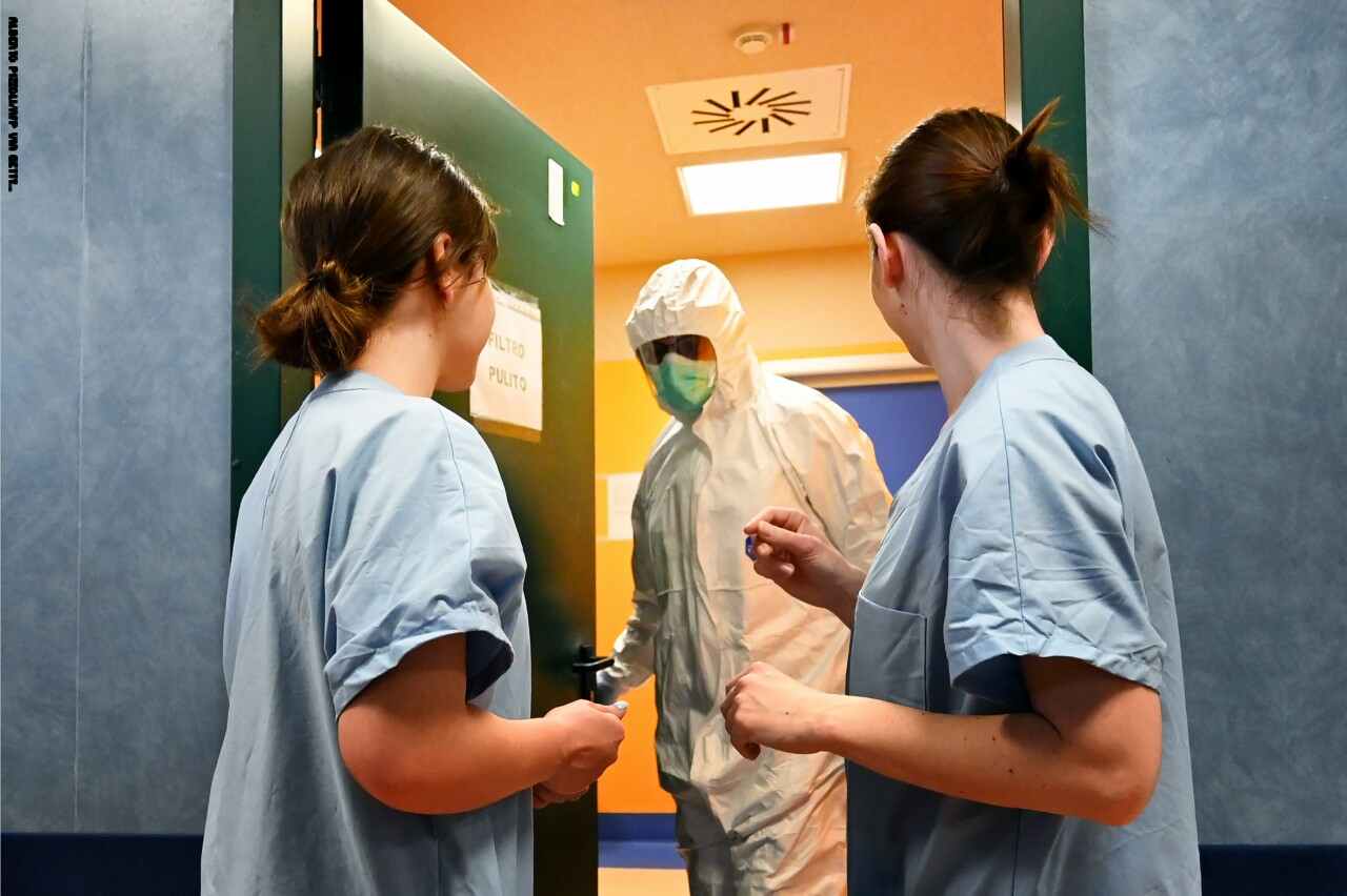 وفاة 150 طبيبًا في إيطاليا بسبب كورونا