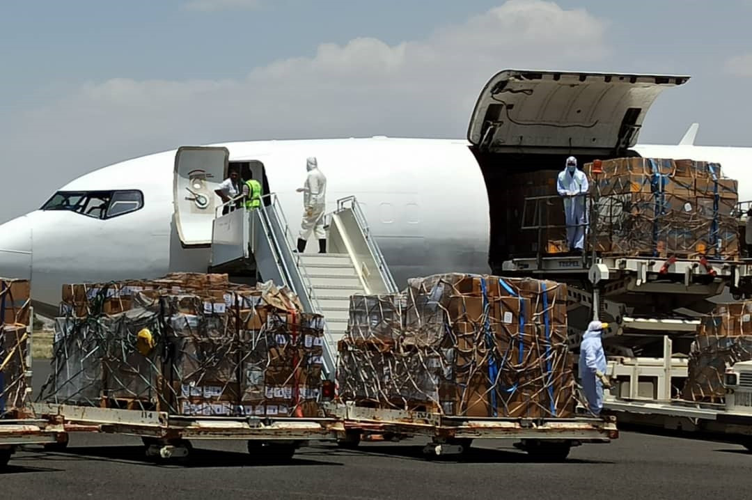 وصول طائرة شحن تابعة للصليب الأحمر إلى مطار صنعاء