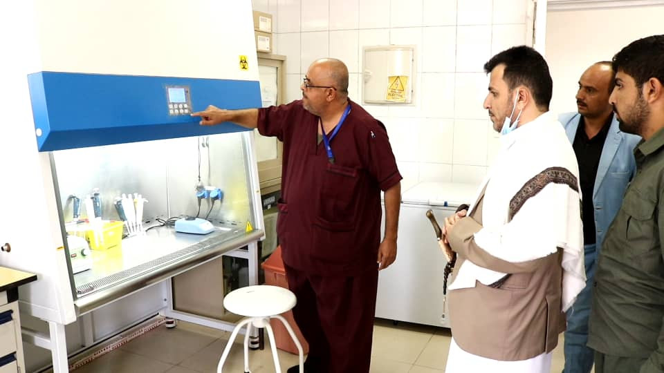 وزير الصحة يزور المركز الوطني لمختبرات الصحة ويشيد بجهود “الجيش الأبيض”