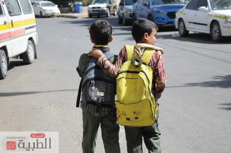 الحقائب المدرسية الثقيلة تسبب للأطفال انحراف في العمود الفقري