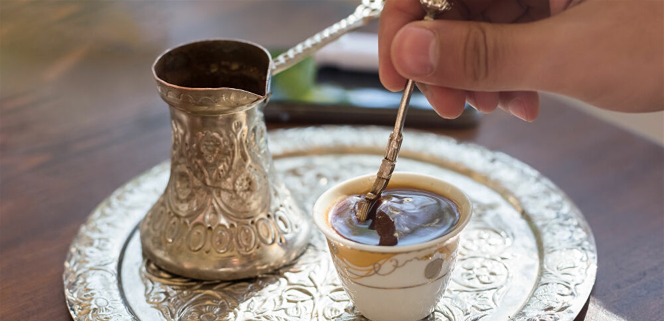 متى يكون شرب القهوة خطراً على صحتك؟