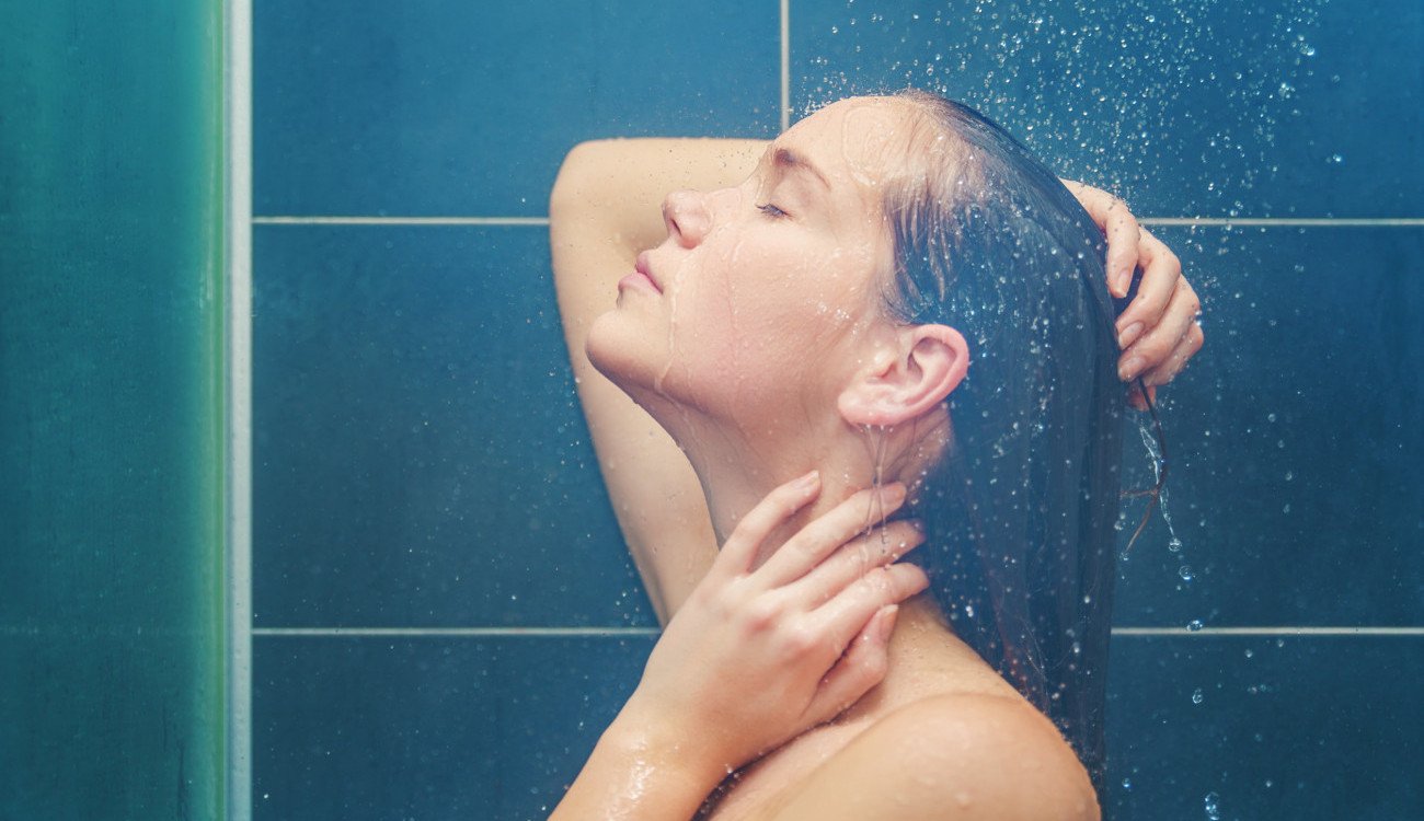10 أخطاء شائعة أثناء الاستحمام.. تعرف عليها