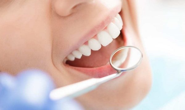 أخصائية تحدد الآلام التي توجب زيارة طبيب الأسنان