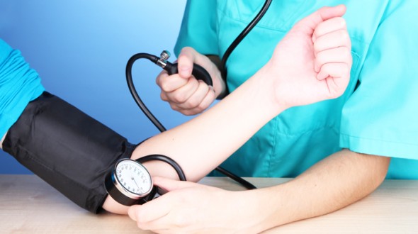 دراسة تربط الإصابة بارتفاع ضغط الدم بضعف الصحة النفسية