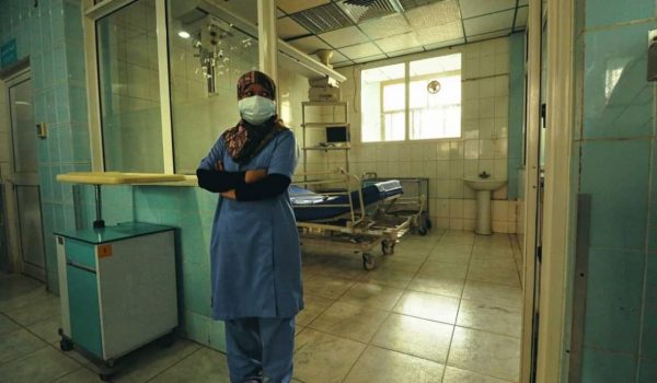 صنعاء تحمل التحالف مسؤولية إفراغ المستشفيات اليمنية من الكوادر الطبية