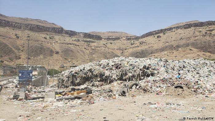 “جبال” النفايات في اليمن خطر صحي وبيئي.. كيف يمكن التخلص منها؟