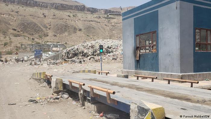 "جبال" النفايات في اليمن خطر صحي وبيئي