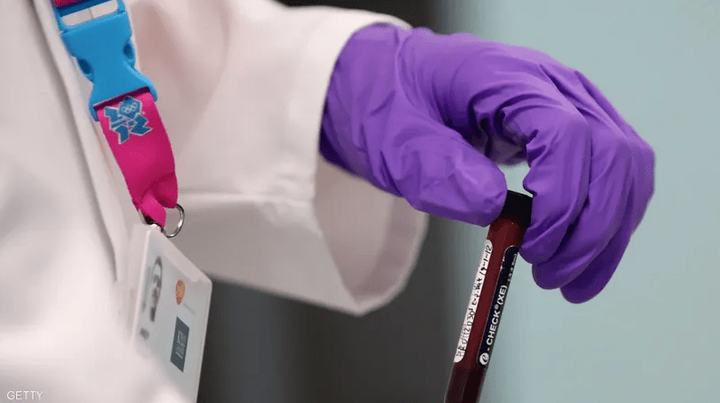 حقن خلايا دم أُنتجت مخبريا بجسم إنسان لأول مرة في التاريخ