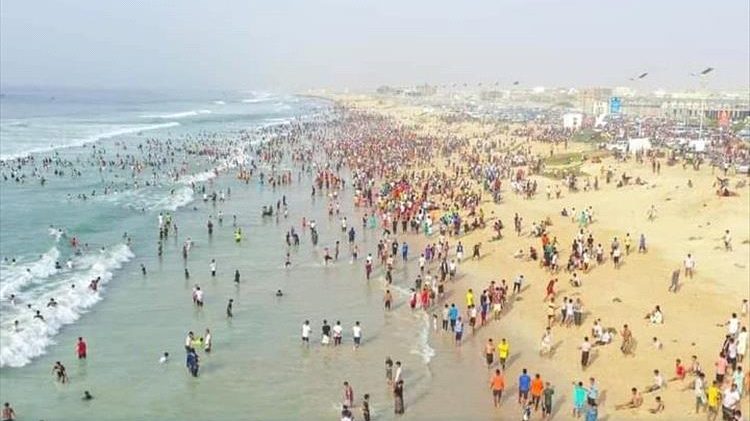 شواطئ المكلا تعالج اليمنيين في “موسم البلدة”