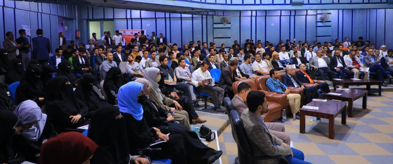  نقابة ملاك صيدليات المجتمع تكرم 400 طالب وطالبة من 42 جامعة يمنية