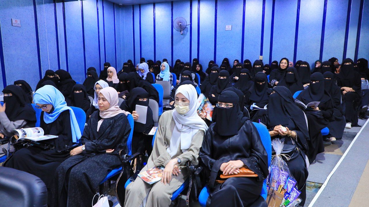  نقابة ملاك صيدليات المجتمع تكرم 400 طالب وطالبة من 42 جامعة يمنية