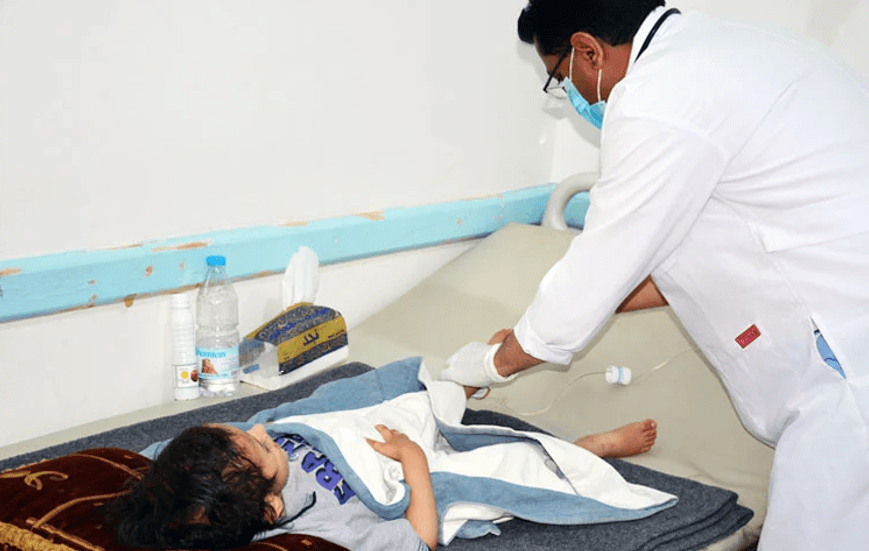 دراسة تكشف أسباب تفشي أكبر وباء للكوليرا في اليمن