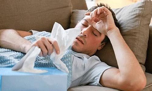 خبراء يكشفون سبب ازدياد الإنفلونزا والزكام سوءاً في الليل
