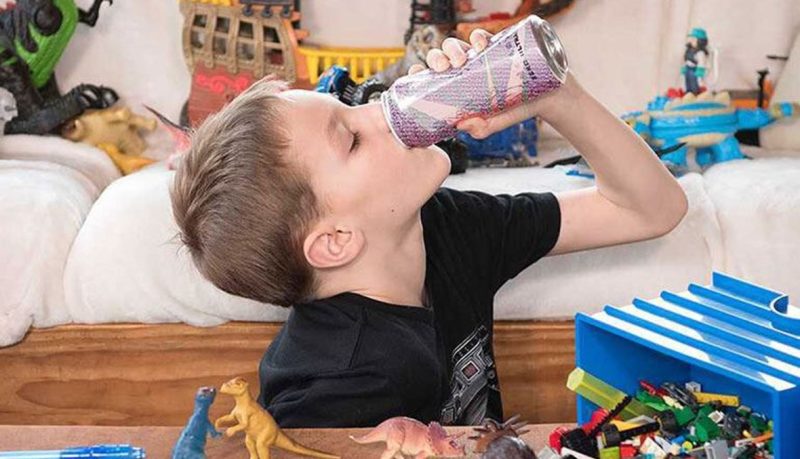 دراسة جديدة تحذر من مشروبات الطاقة على الأطفال