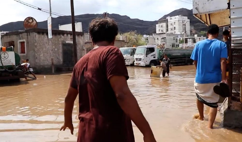 استشاري يمني ينبه الأهالي إلى ضرورة الالتزام ببعض الإجراءات الوقائية لتجنب الأوبئة في موسم الامطار