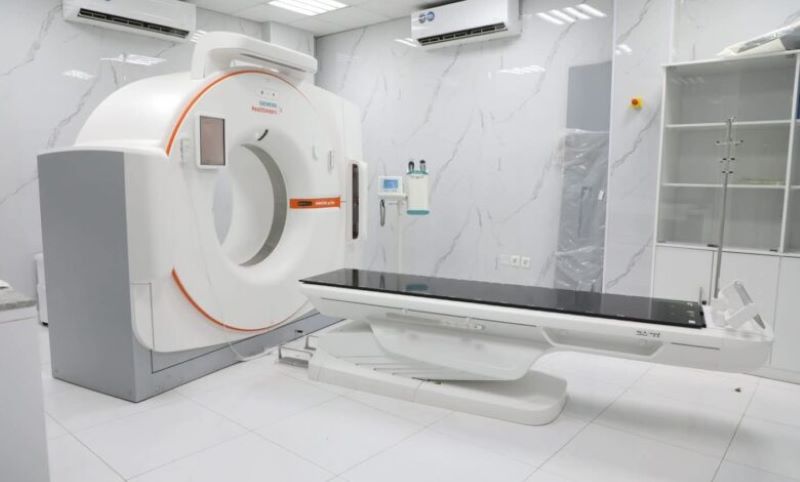 حياة المرضى معرضة للخطر بسبب شحنة عالقة في مسقط