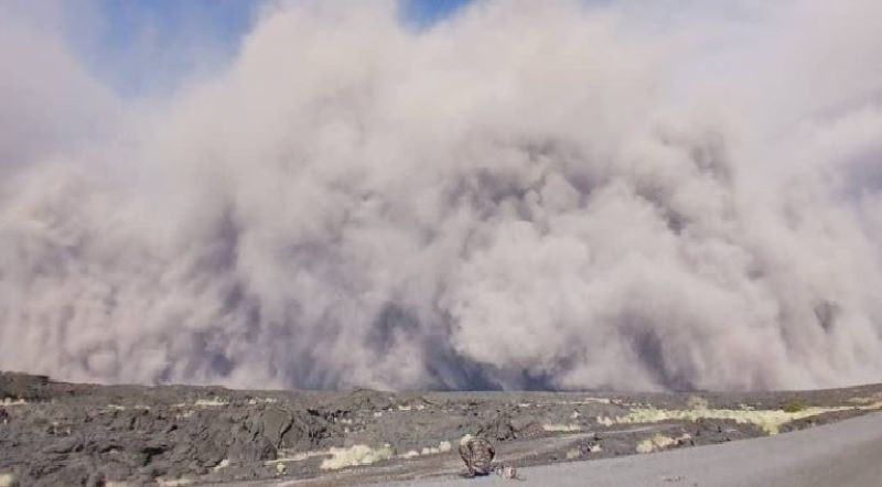 أخصائي في الامراض التنفسية يوضح للأهالي كيفية التعامل مع الغبار البركاني لتجنب المخاطر الصحية